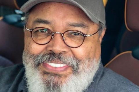 Jorge Aragão, curado do câncer, revela o medo que sentiu durante o tratamento.